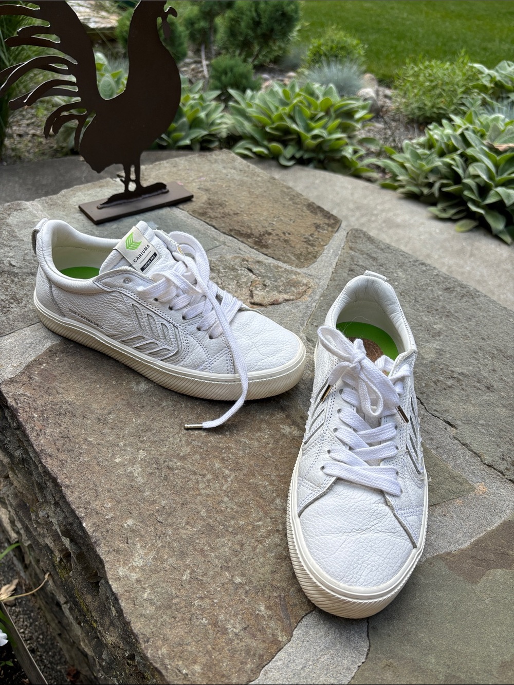 Cariuma White Low-Top Leather Sneakers with Green Insole Accent